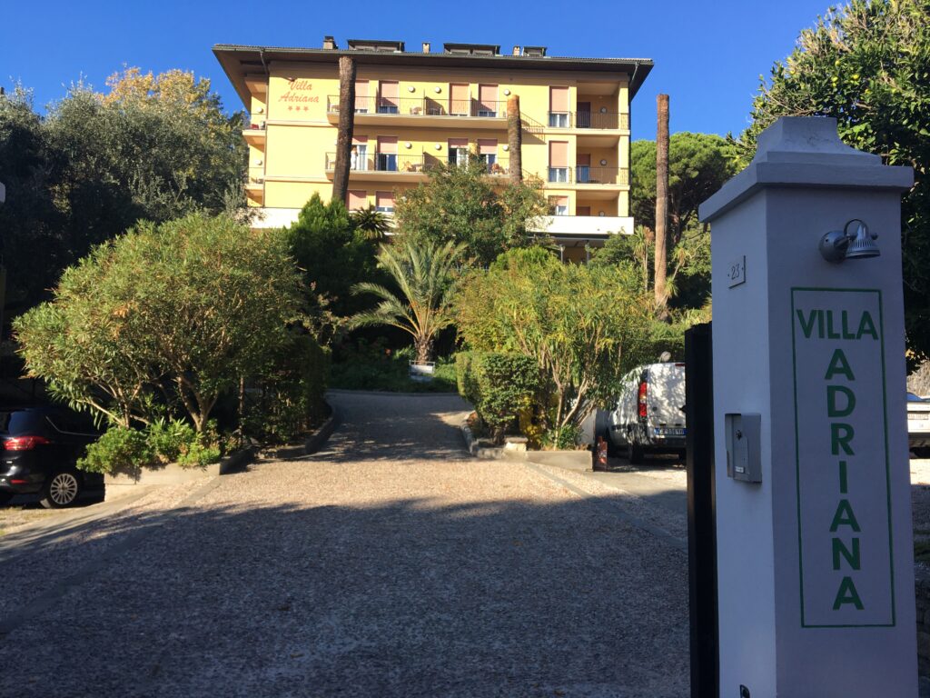 Hotel Villa Adrianna entrance